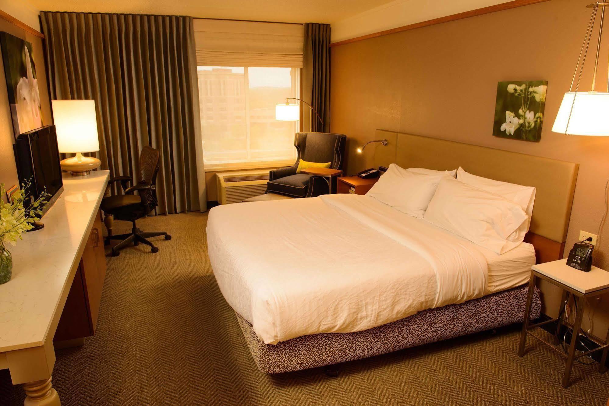 Hilton Garden Inn Rochester Downtown Exterior photo