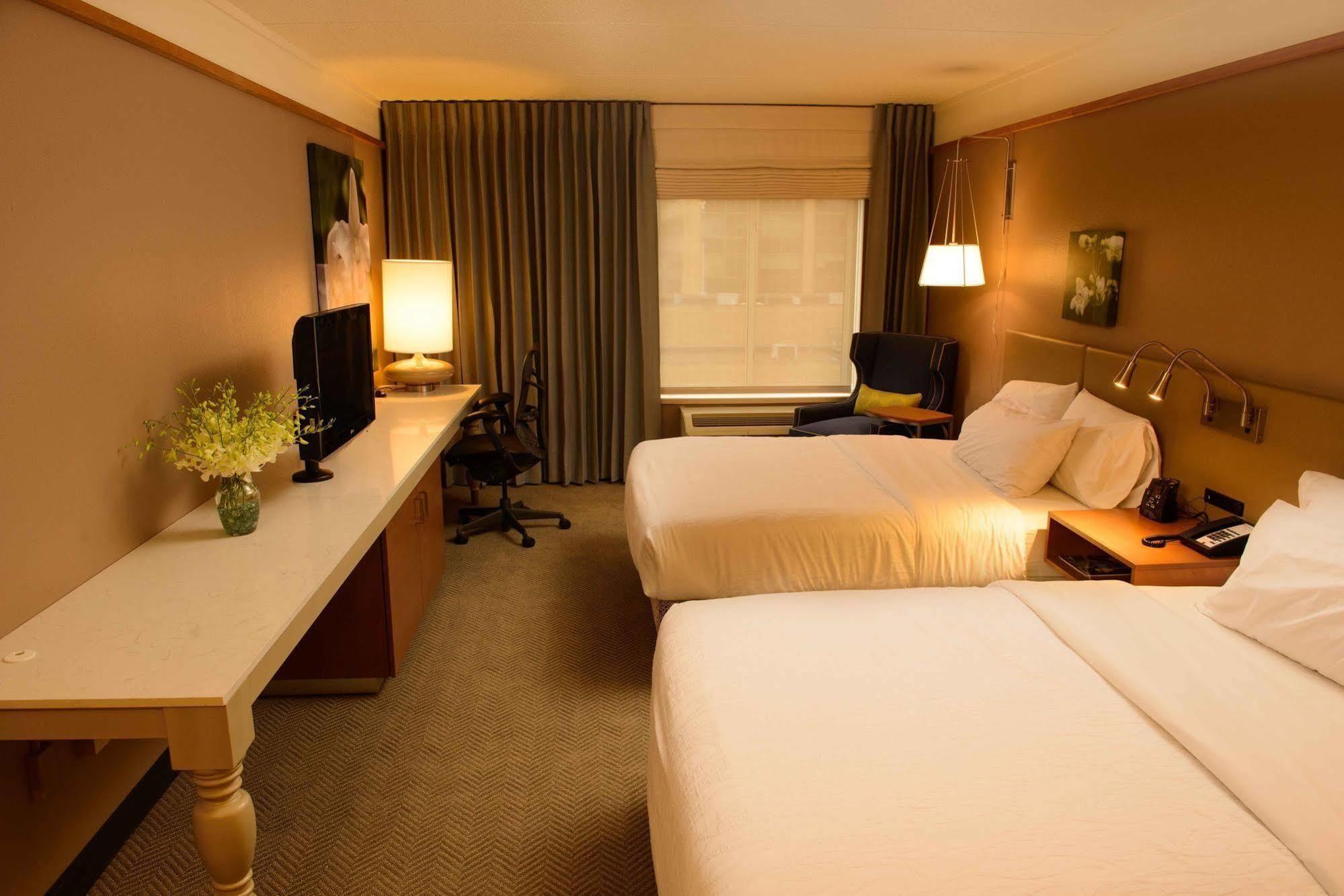 Hilton Garden Inn Rochester Downtown Exterior photo